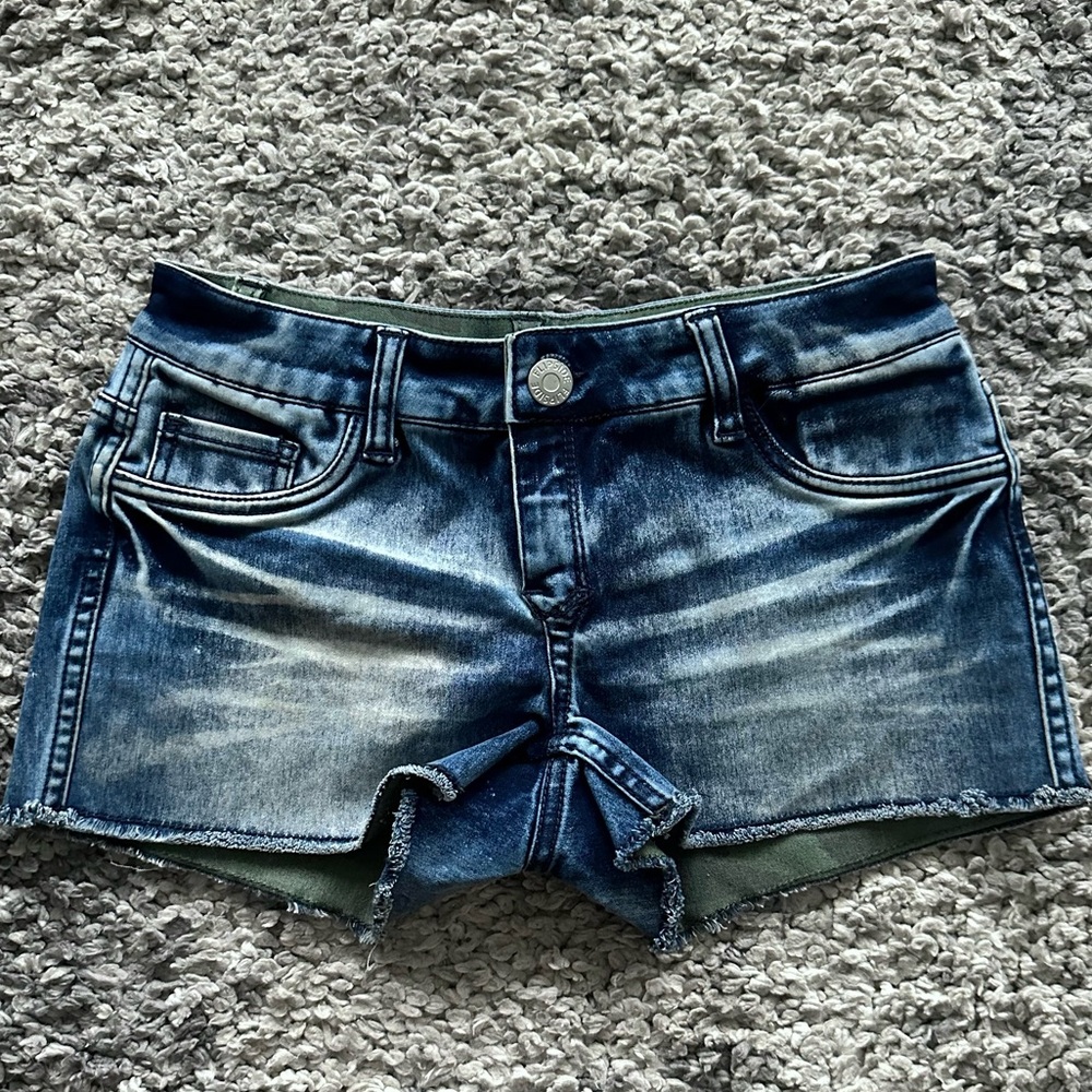 Flip side reversible shorts